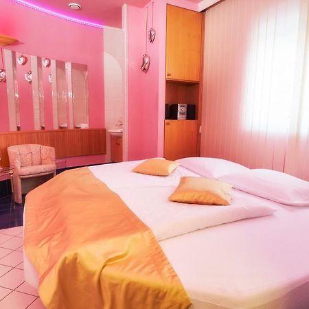 Hotel Eroplan Rožnov pod Radhoštěm 외부 사진