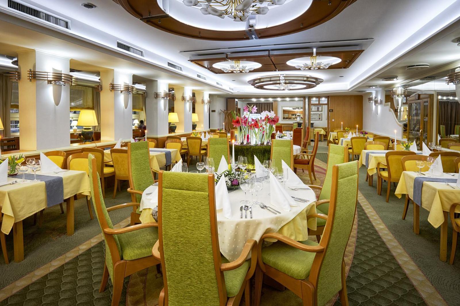Hotel Eroplan Rožnov pod Radhoštěm 외부 사진