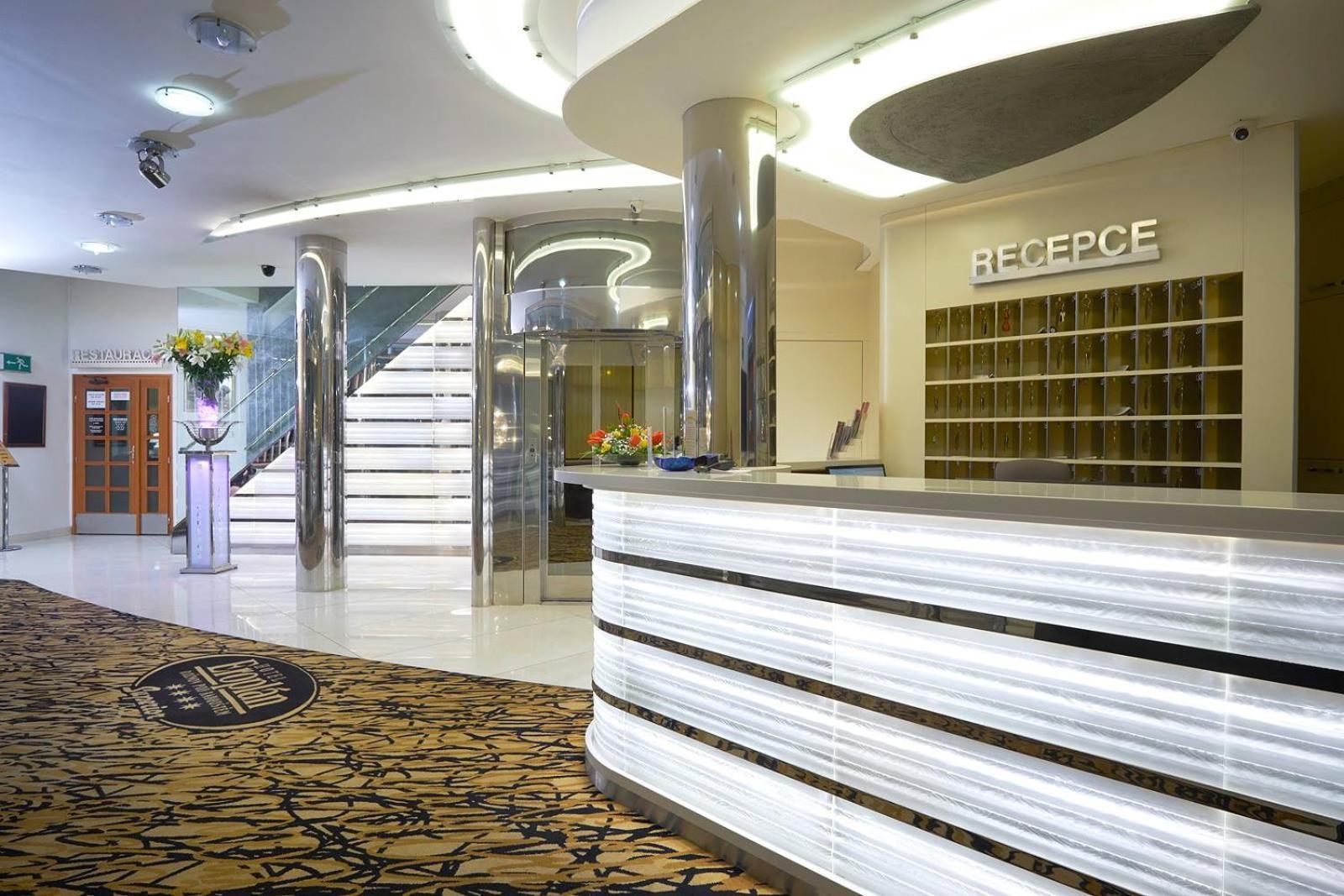 Hotel Eroplan Rožnov pod Radhoštěm 외부 사진